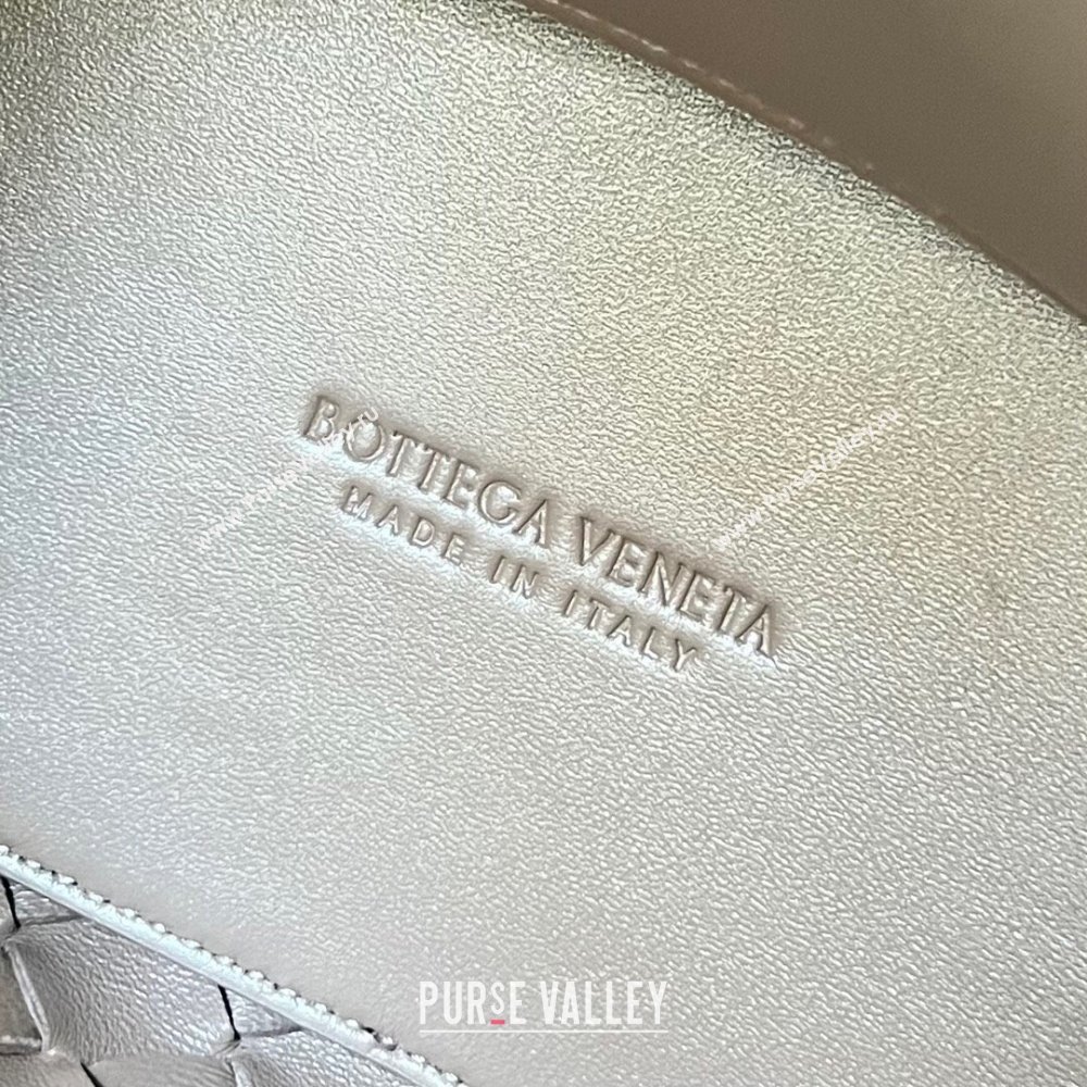Bottega Veneta Small Andiamo Top Handle Bag in Intrecciato Leather 743568 Taupe Grey 2025 0731 (WT-250731053)