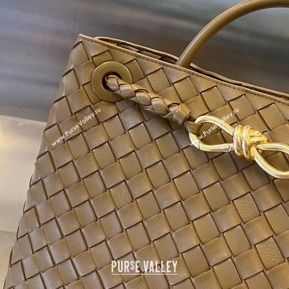 Bottega Veneta Medium Andiamo Top Handle Bag in Intrecciato Leather 743572 Acorn Brown 2025 0731 (WT-250731016)