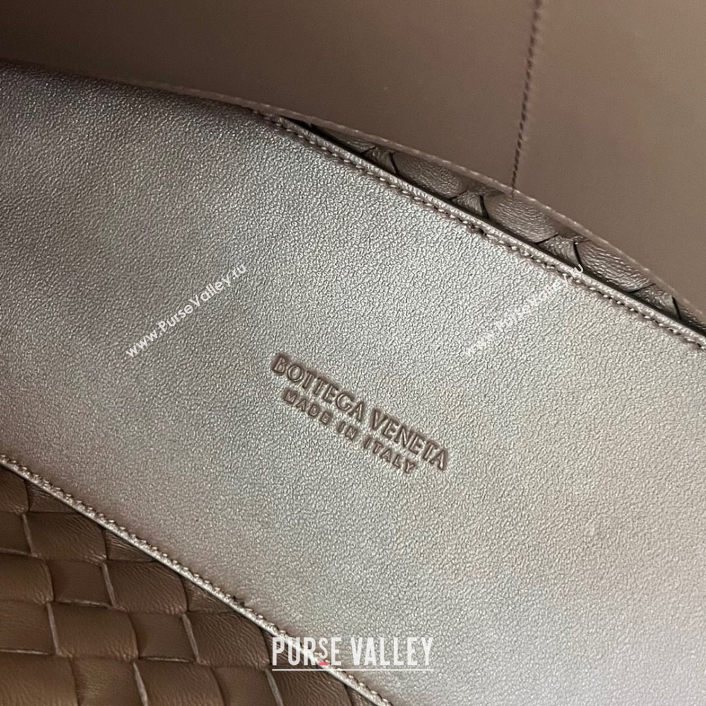 Bottega Veneta Medium Andiamo Top Handle Bag in Intrecciato Leather 743572 Taupe Grey 2025 0731 (WT-250731017)