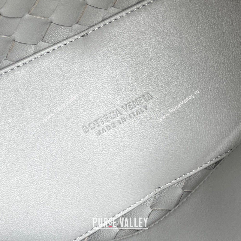 Bottega Veneta Medium Andiamo Top Handle Bag in Intrecciato Leather 743572 Sterling Grey 2025 0731 (WT-250731007)