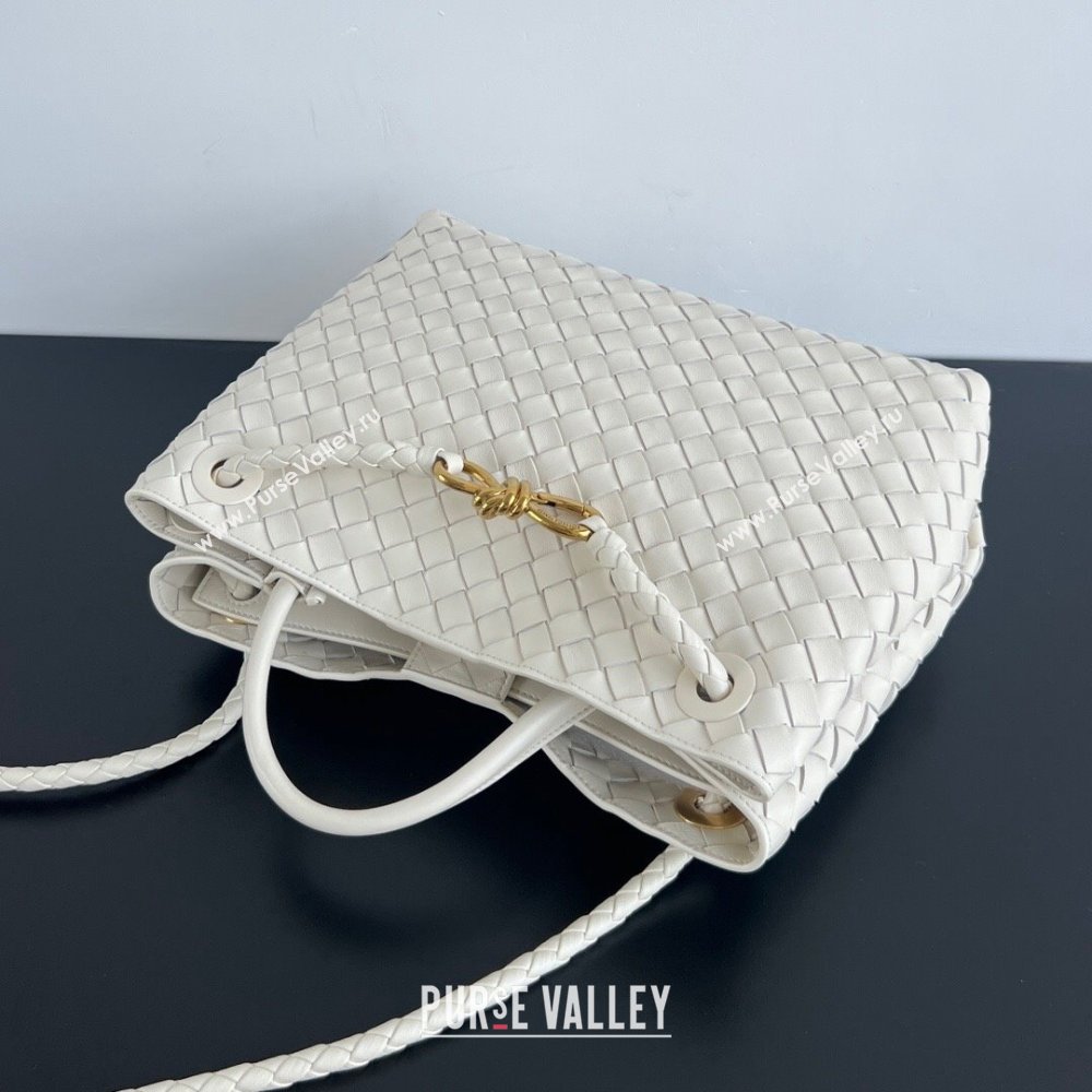 Bottega Veneta Medium Andiamo Top Handle Bag in Intrecciato Leather 743572 Sea Salt 2025 0731 (WT-250731010)