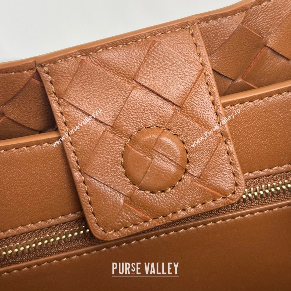 Bottega Veneta Medium Andiamo Top Handle Bag in Intrecciato Leather 743572 Chestnut Brown 2025 0731 (WT-250731011)