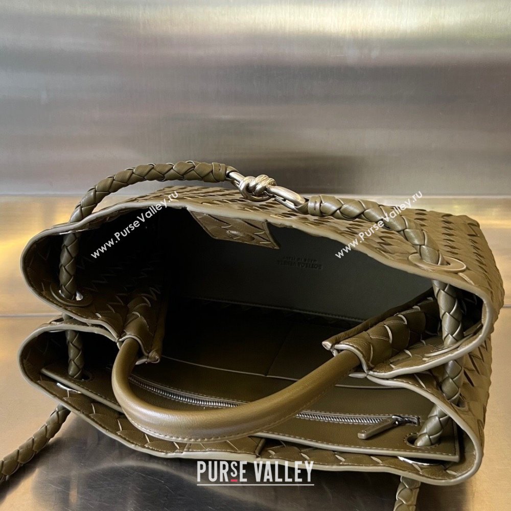 Bottega Veneta Medium Andiamo Top Handle Bag in Intrecciato Leather 743572 Soil 2025 0731 (WT-250731013)
