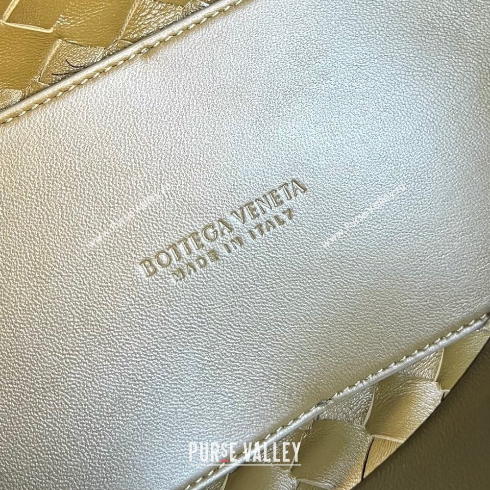 Bottega Veneta Medium Andiamo Top Handle Bag in Intrecciato Leather 743572 Soil 2025 0731 (WT-250731013)