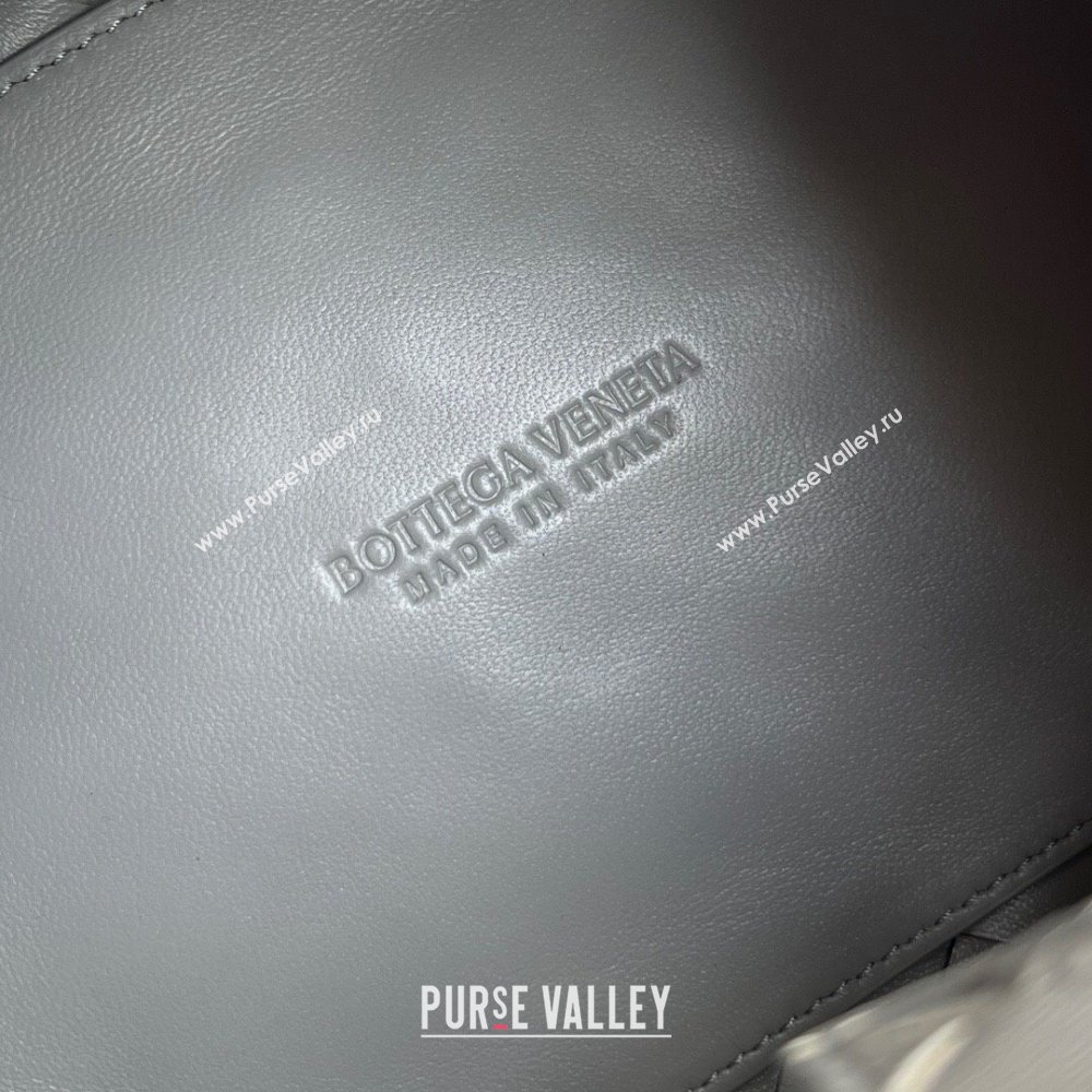 Bottega Veneta Small Parachute Shoulder Bag in Intrecciato Leather 796569 Sterling Grey 2025 (WT-250801002)