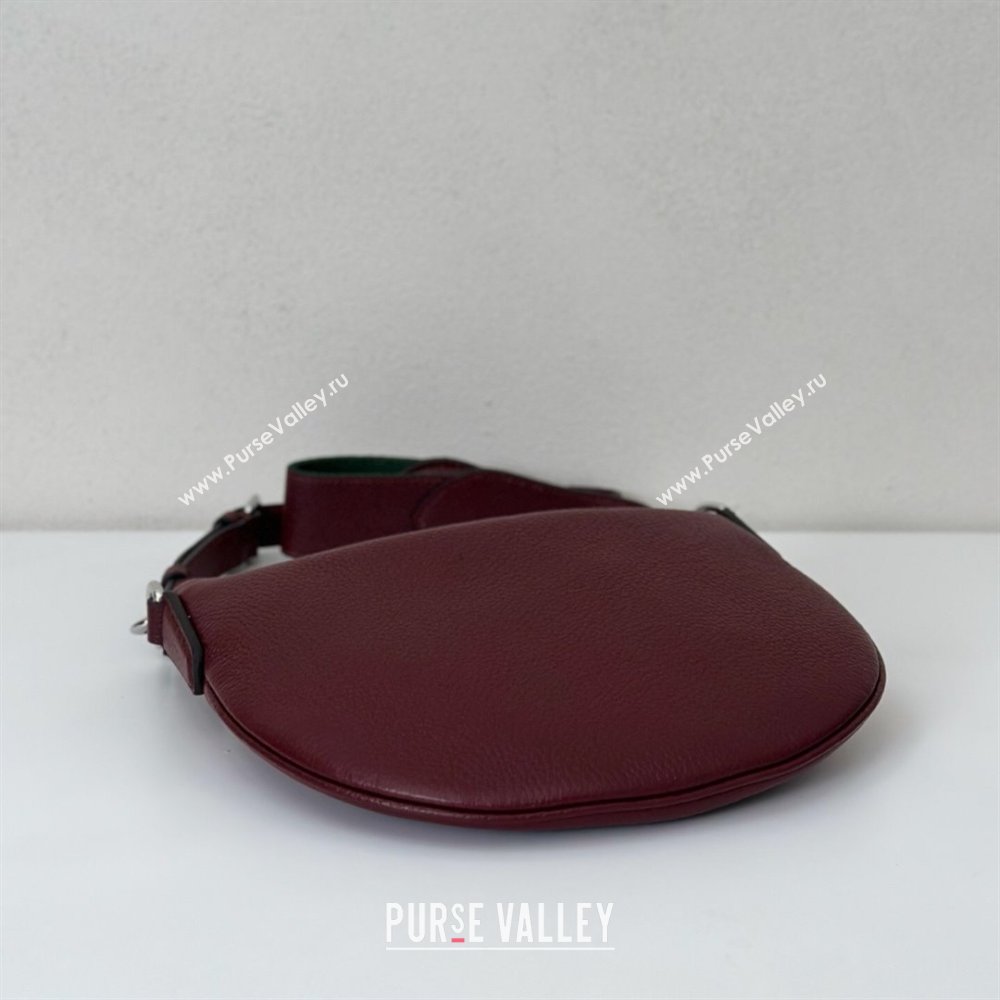 Gucci Mens B small shoulder bag in grainy leather Ancora Red 2025 824529 (DLH-250630097)