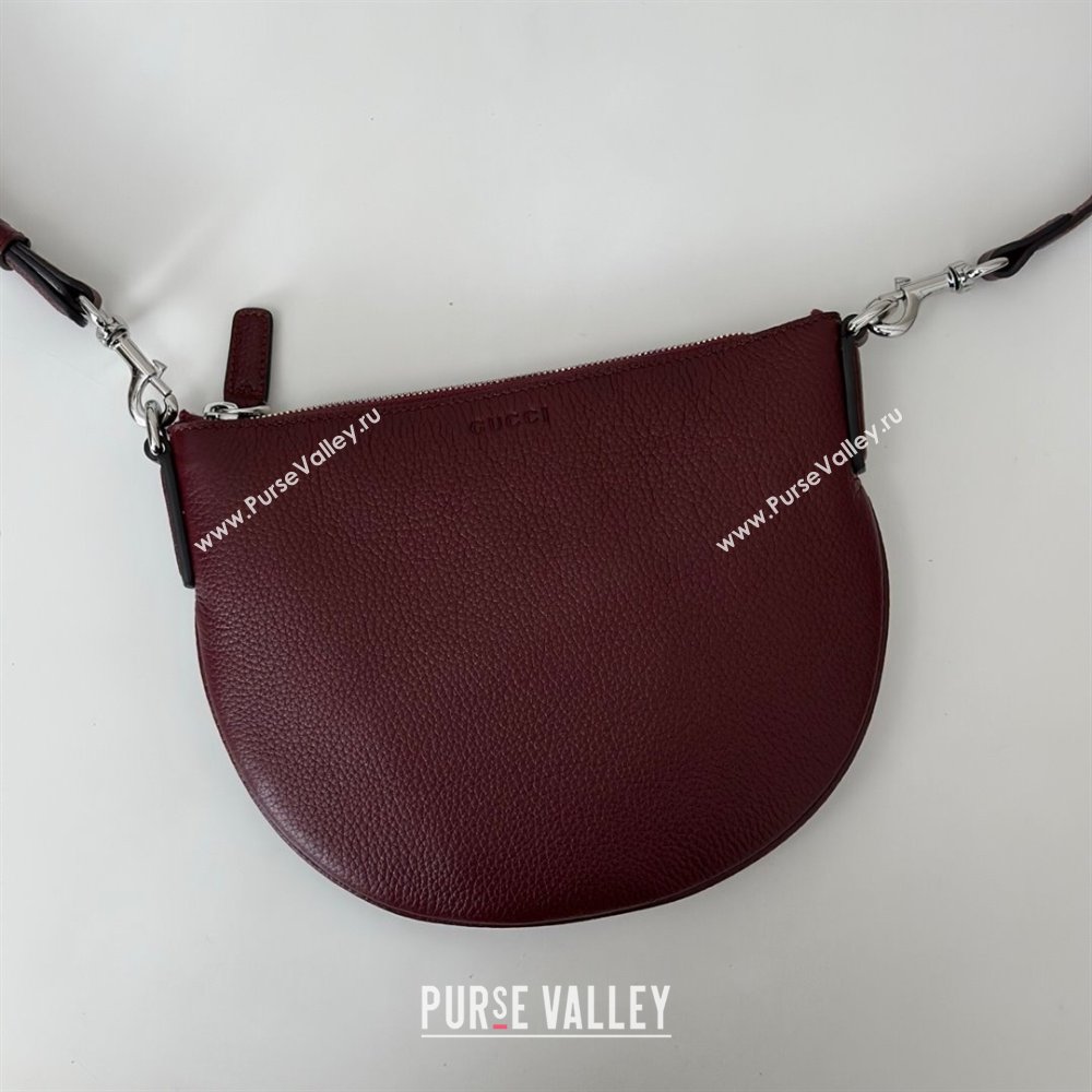 Gucci Mens B small shoulder bag in grainy leather Ancora Red 2025 824529 (DLH-250630097)
