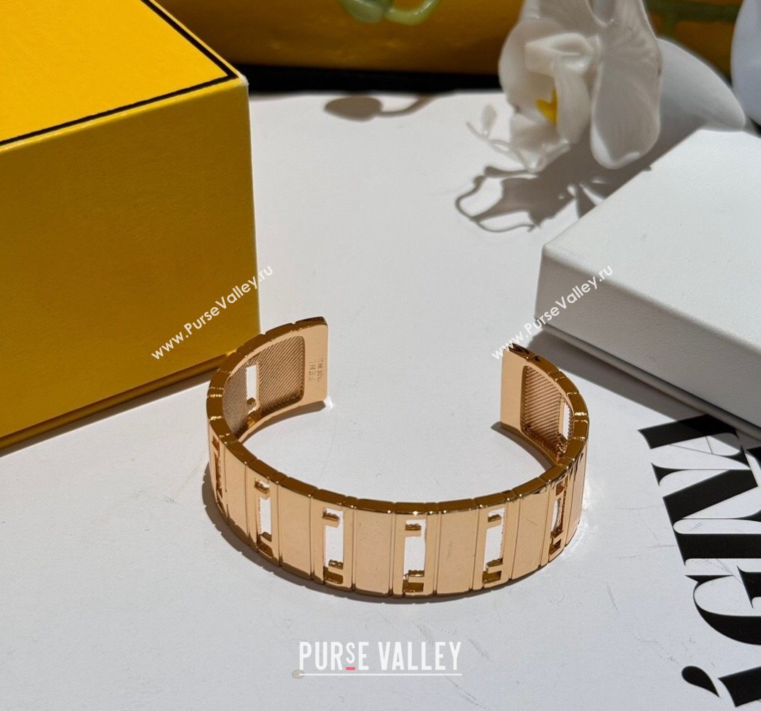 Fendi Stripes Cuff Bracelet Gold 2023 (YF-231207068)