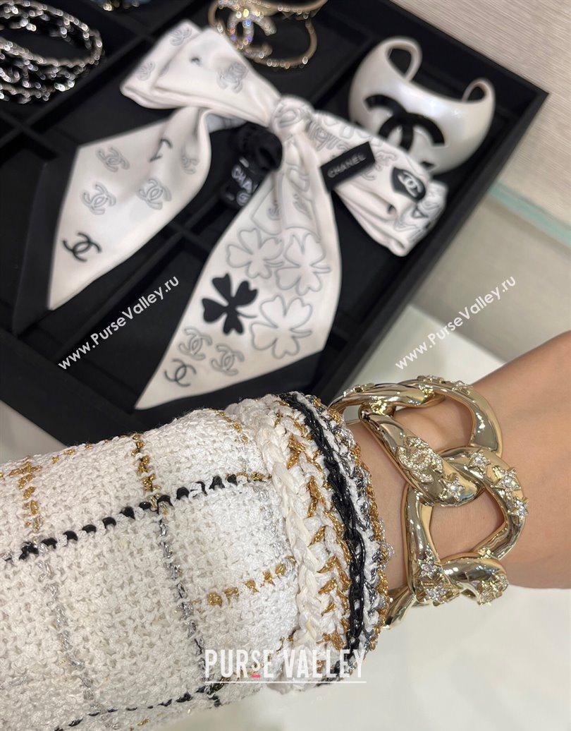 Chanel Cuff Chain Bracelet with Strass Star Gold 2025 0618 (YF-250618064)