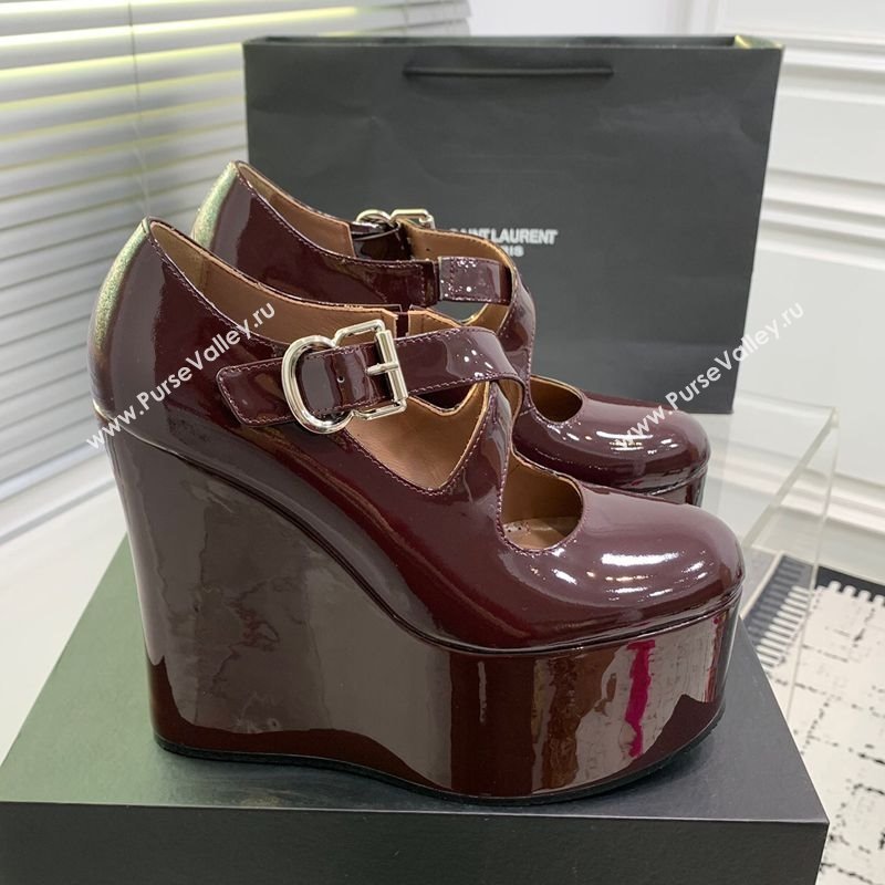 Maison Alaia Criss Cross Wedge Pumps 14.5cm in Patent Calfskin Dark Burgundy 2025 AL021902 (KER-250219006)
