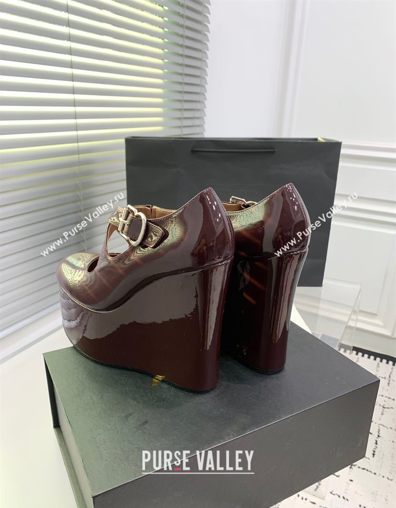 Maison Alaia Criss Cross Wedge Pumps 14.5cm in Patent Calfskin Dark Burgundy 2025 AL021902 (KER-250219006)