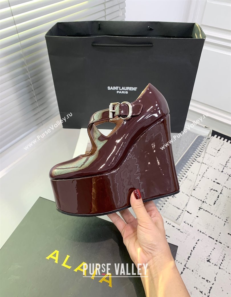 Maison Alaia Criss Cross Wedge Pumps 14.5cm in Patent Calfskin Dark Burgundy 2025 AL021902 (KER-250219006)