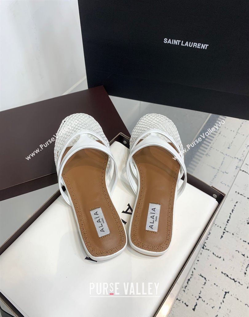 Alaia Intricated Flat Mules in Fishnet and Patent Leather White 2025 AL042801 (KER-250428068)