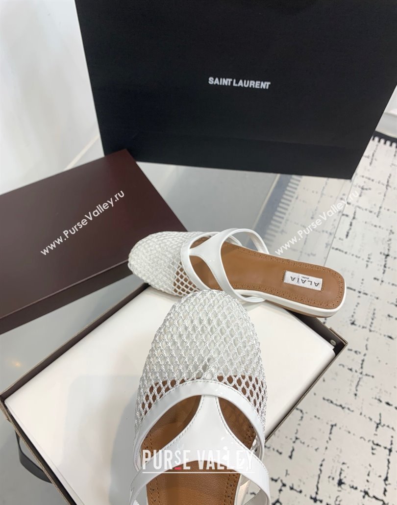 Alaia Intricated Flat Mules in Fishnet and Patent Leather White 2025 AL042801 (KER-250428068)