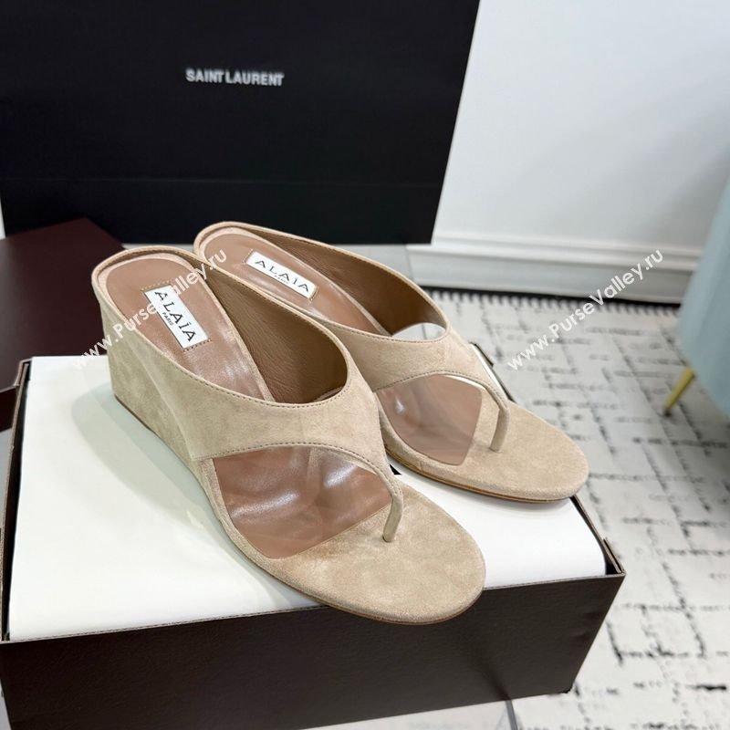 Alaia Cube Wedge Thong Slides Sandal 7.5cm in Suede Beige 2025 AL060607 (KER-250709003)