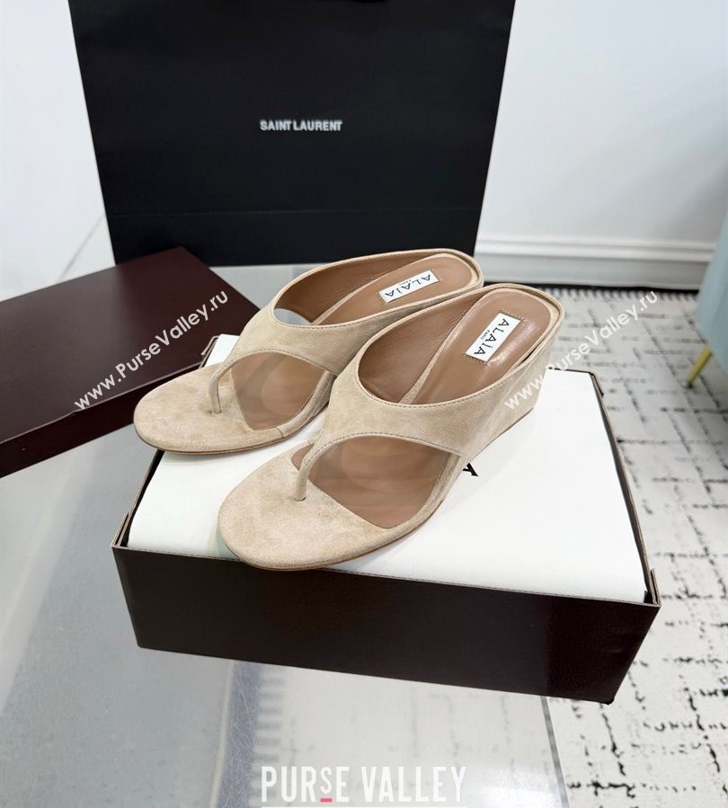 Alaia Cube Wedge Thong Slides Sandal 7.5cm in Suede Beige 2025 AL060607 (KER-250709003)