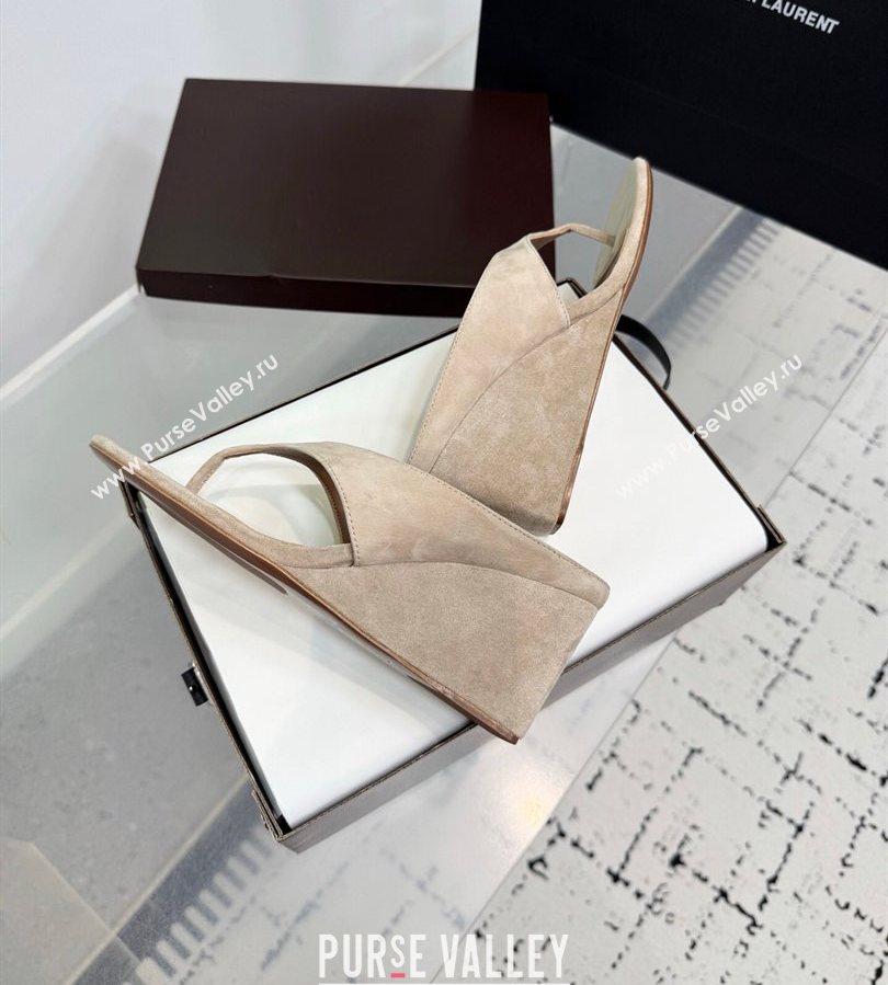 Alaia Cube Wedge Thong Slides Sandal 7.5cm in Suede Beige 2025 AL060607 (KER-250709003)