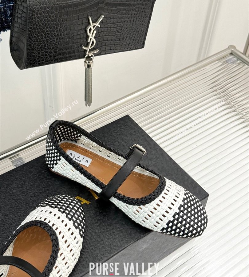 Alaia Ballet Flats in Woven Leather White/Black 2025 AL070902 (syt-250709028)