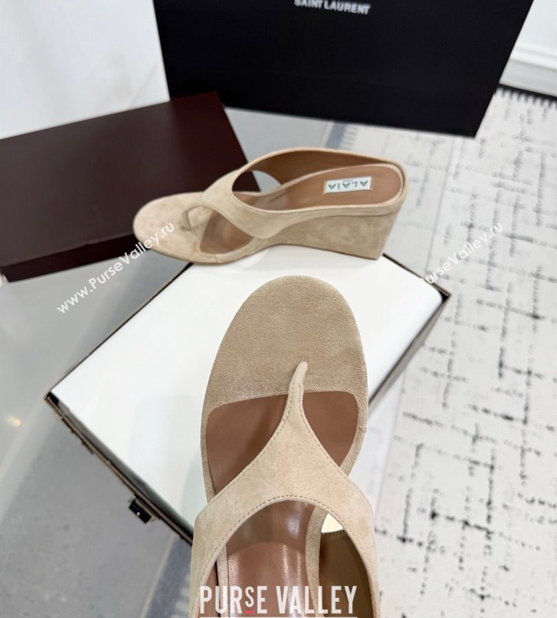 Alaia Cube Wedge Thong Slides Sandal 7.5cm in Suede Beige 2025 AL060607 (KER-250709003)