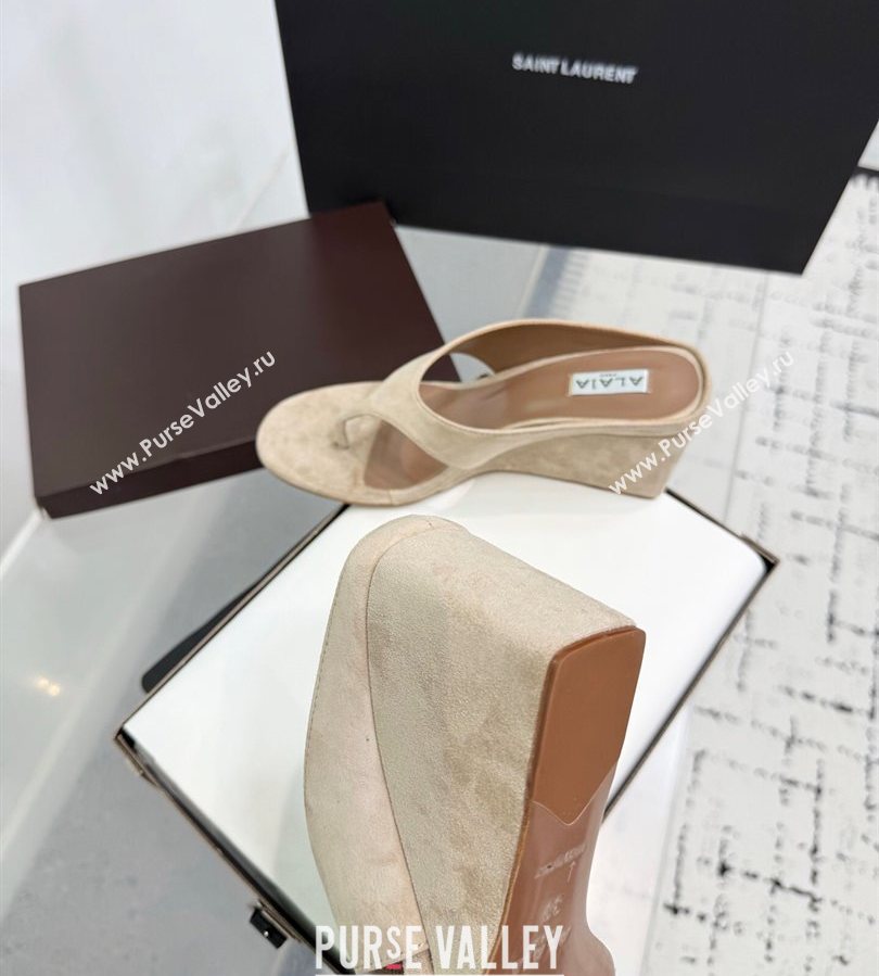 Alaia Cube Wedge Thong Slides Sandal 7.5cm in Suede Beige 2025 AL060607 (KER-250709003)