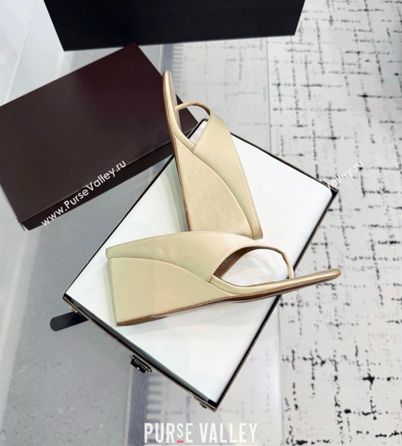 Alaia Cube Wedge Thong Slides Sandal 7.5cm in Satin Light Beige 2025 AL060607 (KER-250709006)
