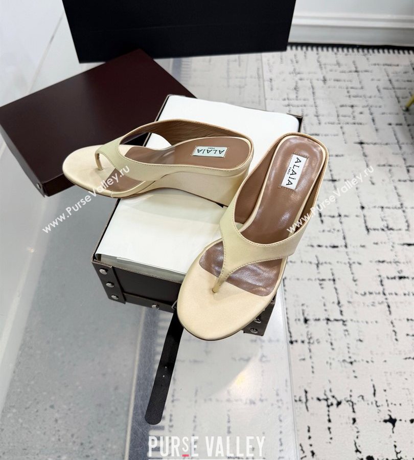 Alaia Cube Wedge Thong Slides Sandal 7.5cm in Satin Light Beige 2025 AL060607 (KER-250709006)
