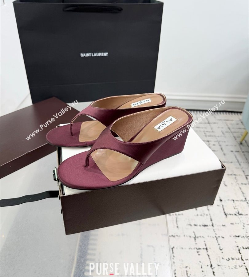 Alaia Cube Wedge Thong Slides Sandal 7.5cm in Satin Burgundy 2025 AL060607 (KER-250709007)
