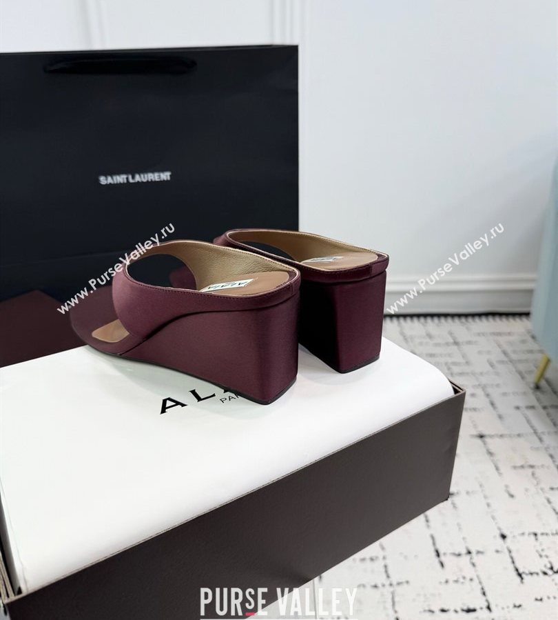 Alaia Cube Wedge Thong Slides Sandal 7.5cm in Satin Burgundy 2025 AL060607 (KER-250709007)