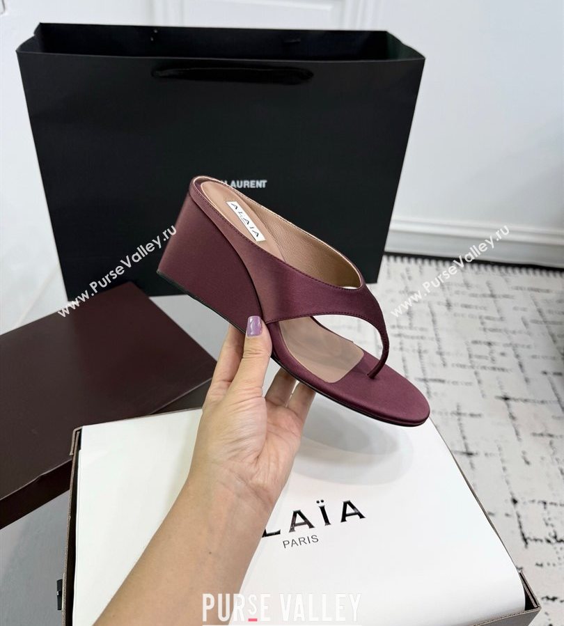 Alaia Cube Wedge Thong Slides Sandal 7.5cm in Satin Burgundy 2025 AL060607 (KER-250709007)