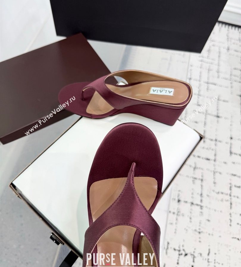 Alaia Cube Wedge Thong Slides Sandal 7.5cm in Satin Burgundy 2025 AL060607 (KER-250709007)