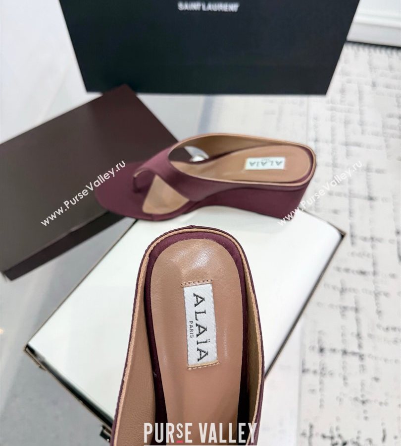 Alaia Cube Wedge Thong Slides Sandal 7.5cm in Satin Burgundy 2025 AL060607 (KER-250709007)
