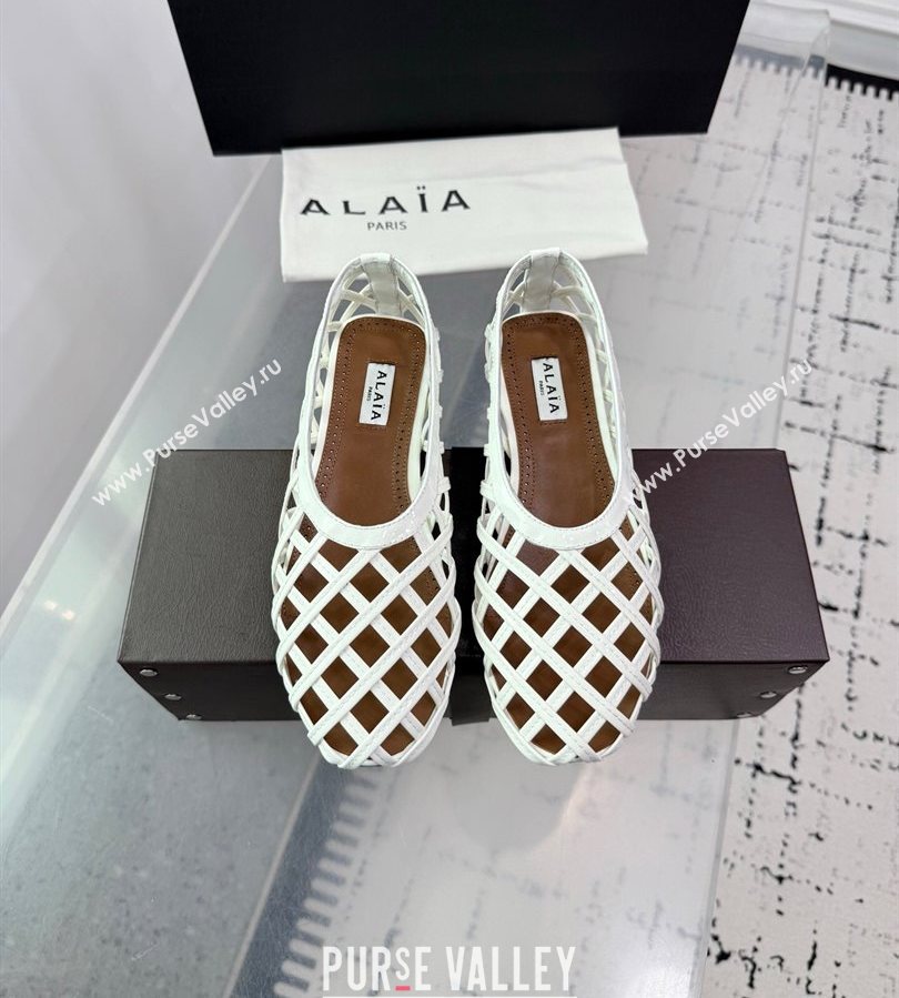 Alaia Cage Ballet Flats in Patent Calfskin White 2025 AL070901 (KER-250709009)