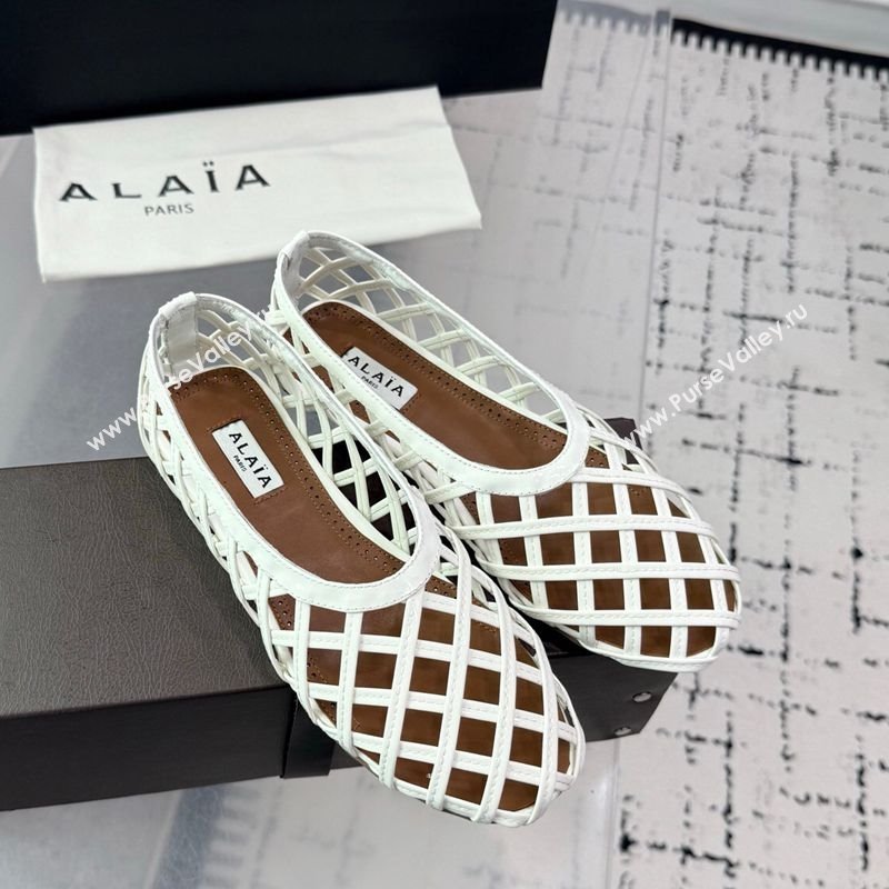 Alaia Cage Ballet Flats in Patent Calfskin White 2025 AL070901 (KER-250709009)