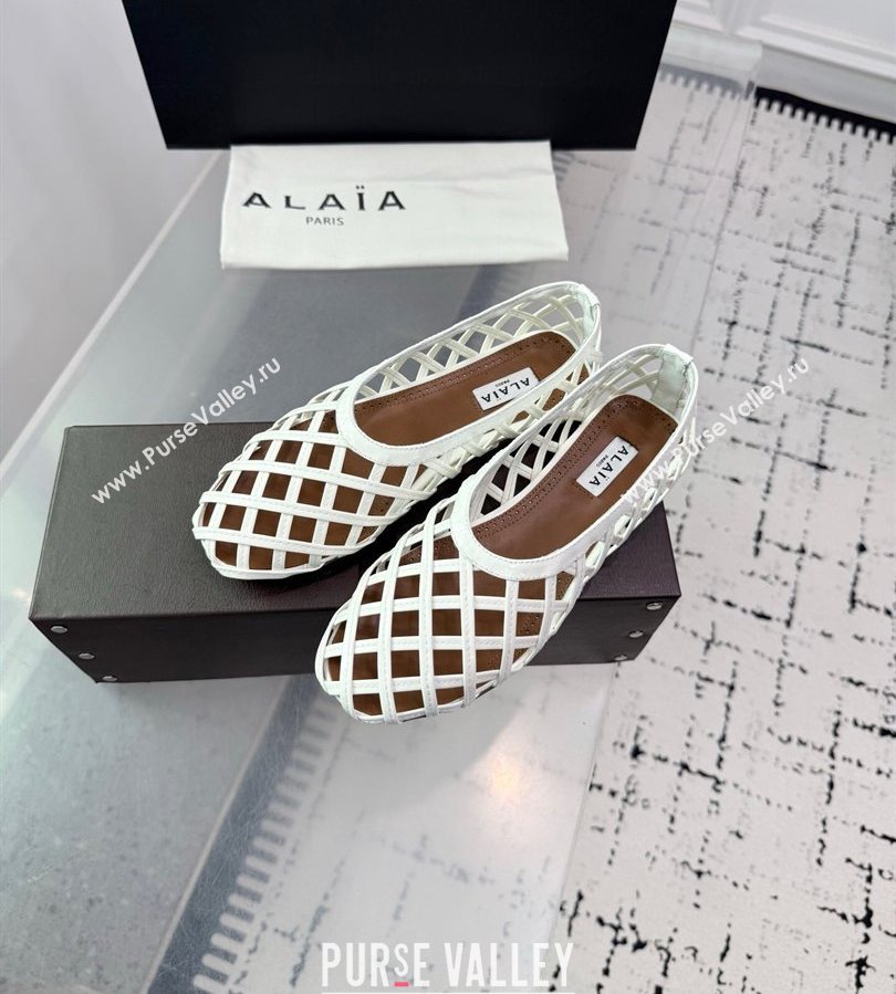 Alaia Cage Ballet Flats in Patent Calfskin White 2025 AL070901 (KER-250709009)