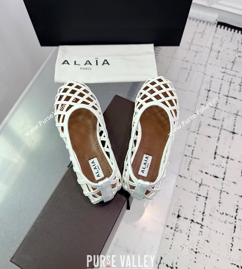 Alaia Cage Ballet Flats in Patent Calfskin White 2025 AL070901 (KER-250709009)