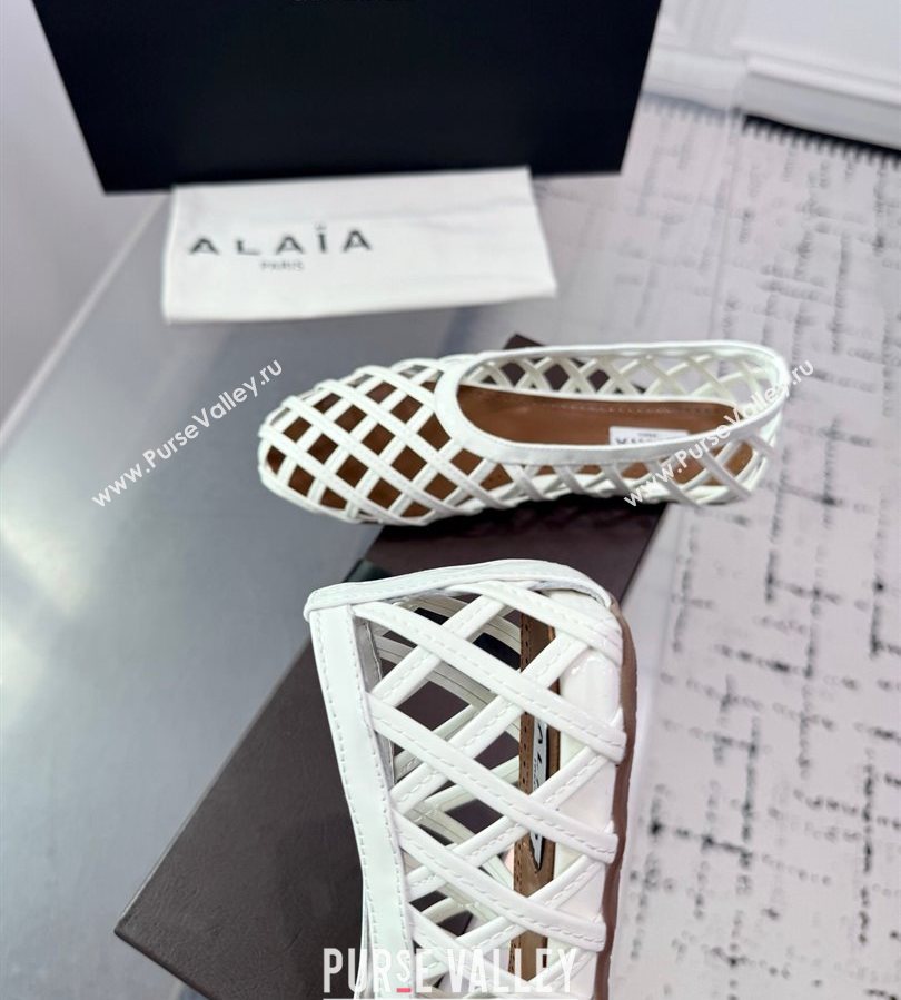 Alaia Cage Ballet Flats in Patent Calfskin White 2025 AL070901 (KER-250709009)