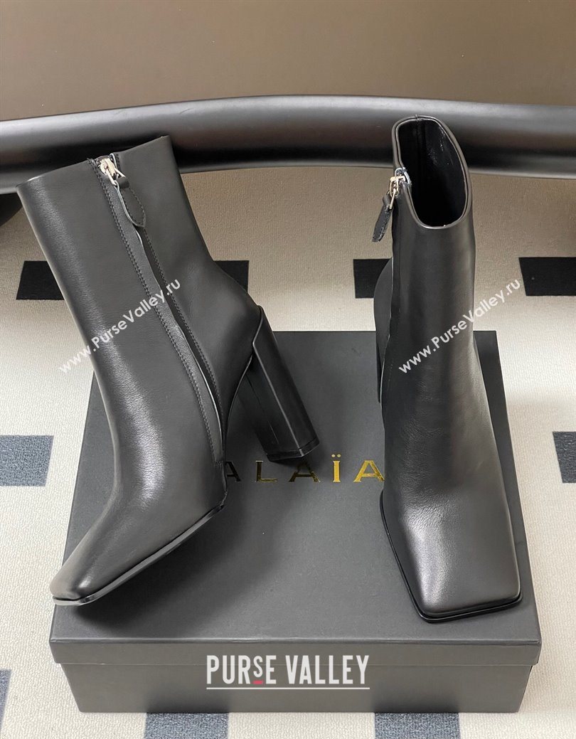 Alaia Square Heel Ankle Boots 10cm in Calf Leather Black 2025 AL102904 (MD-251029118)