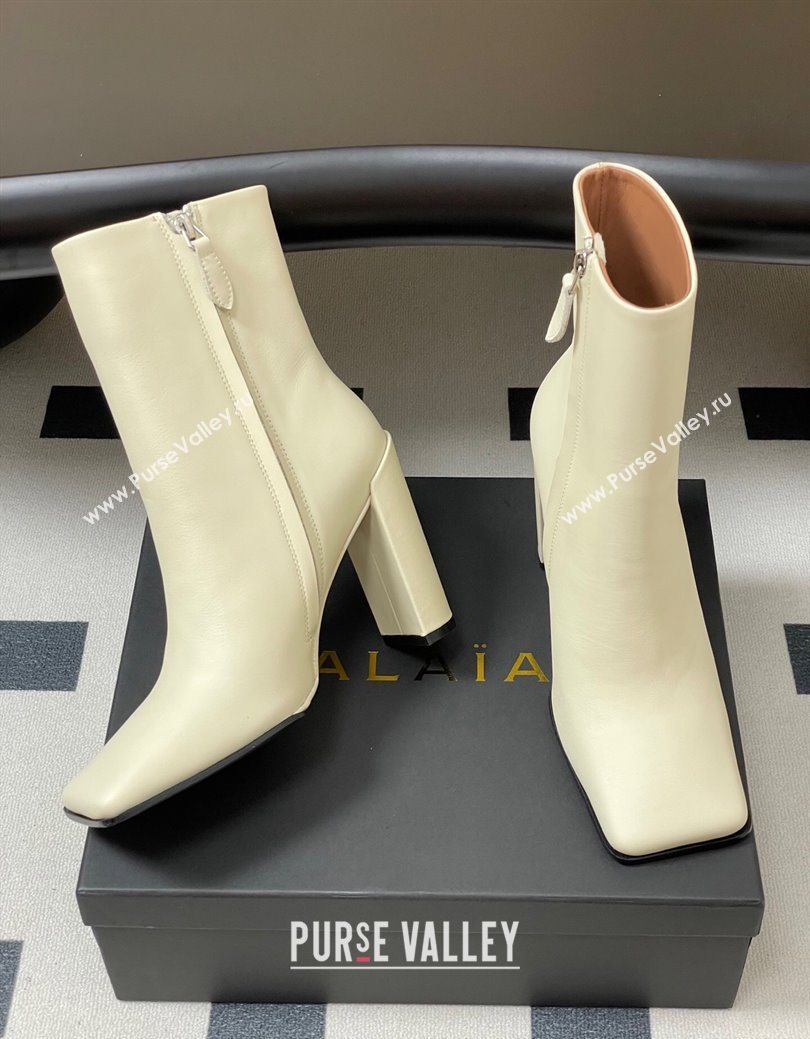 Alaia Square Heel Ankle Boots 10cm in Calf Leather White 2025 AL102904 (MD-251029119)