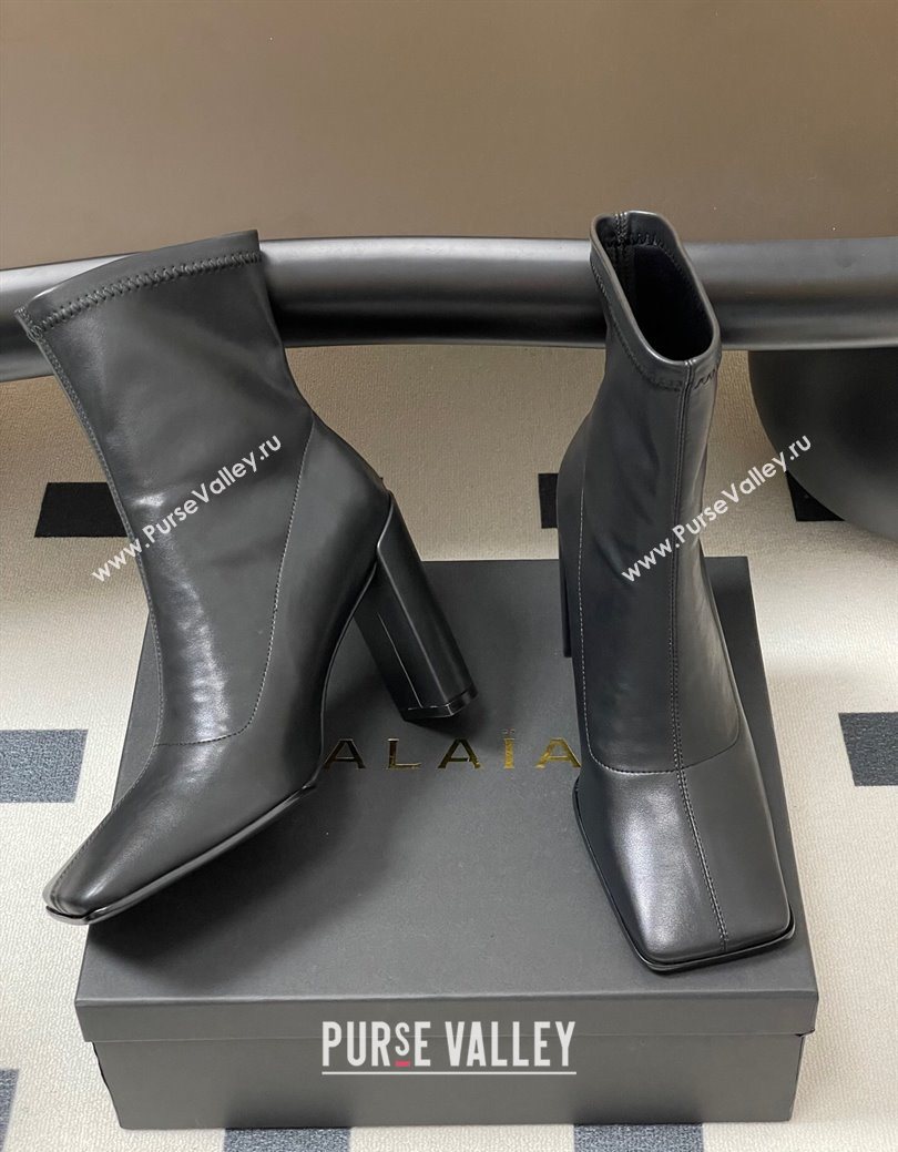 Alaia Square Heel Ankle Boots 10cm in Calf Leather Black 2025 AL102905 (MD-251029121)