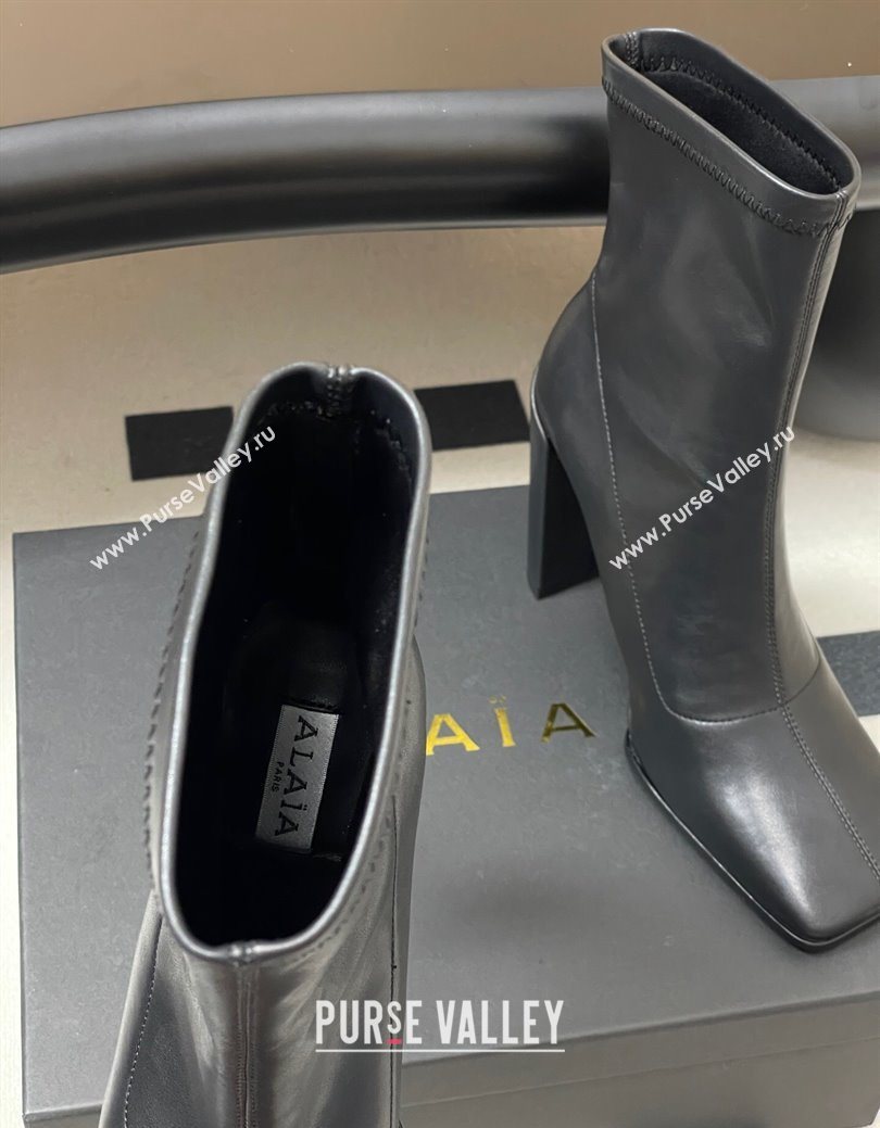 Alaia Square Heel Ankle Boots 10cm in Calf Leather Black 2025 AL102905 (MD-251029121)