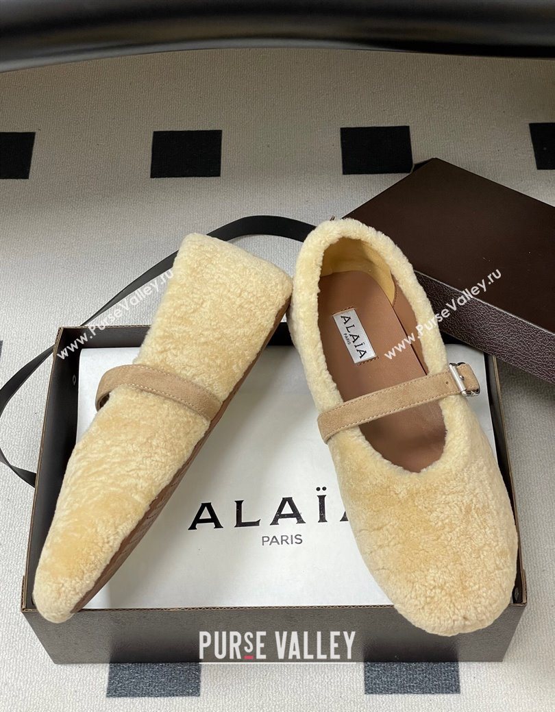 Alaia Ballet Flats in Shearling Wool Beige 2025 AL102911 (MD-251029148)