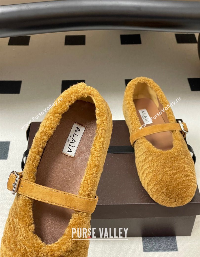 Alaia Ballet Flats in Shearling Wool Yellow 2025 AL102911 (MD-251029151)