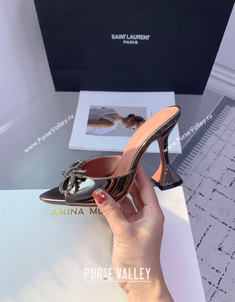 Amina Muaddi Rosie Strass-Embellished Bow Slides Sandal 9.5cm in Metallic Calfskin Brass 2025 0219 (KER-250219043)
