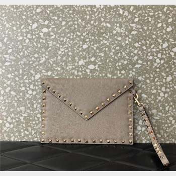 Valentino Rockstud Grainy Calfskin pouch Grey 2023 053 (LN-230908084)