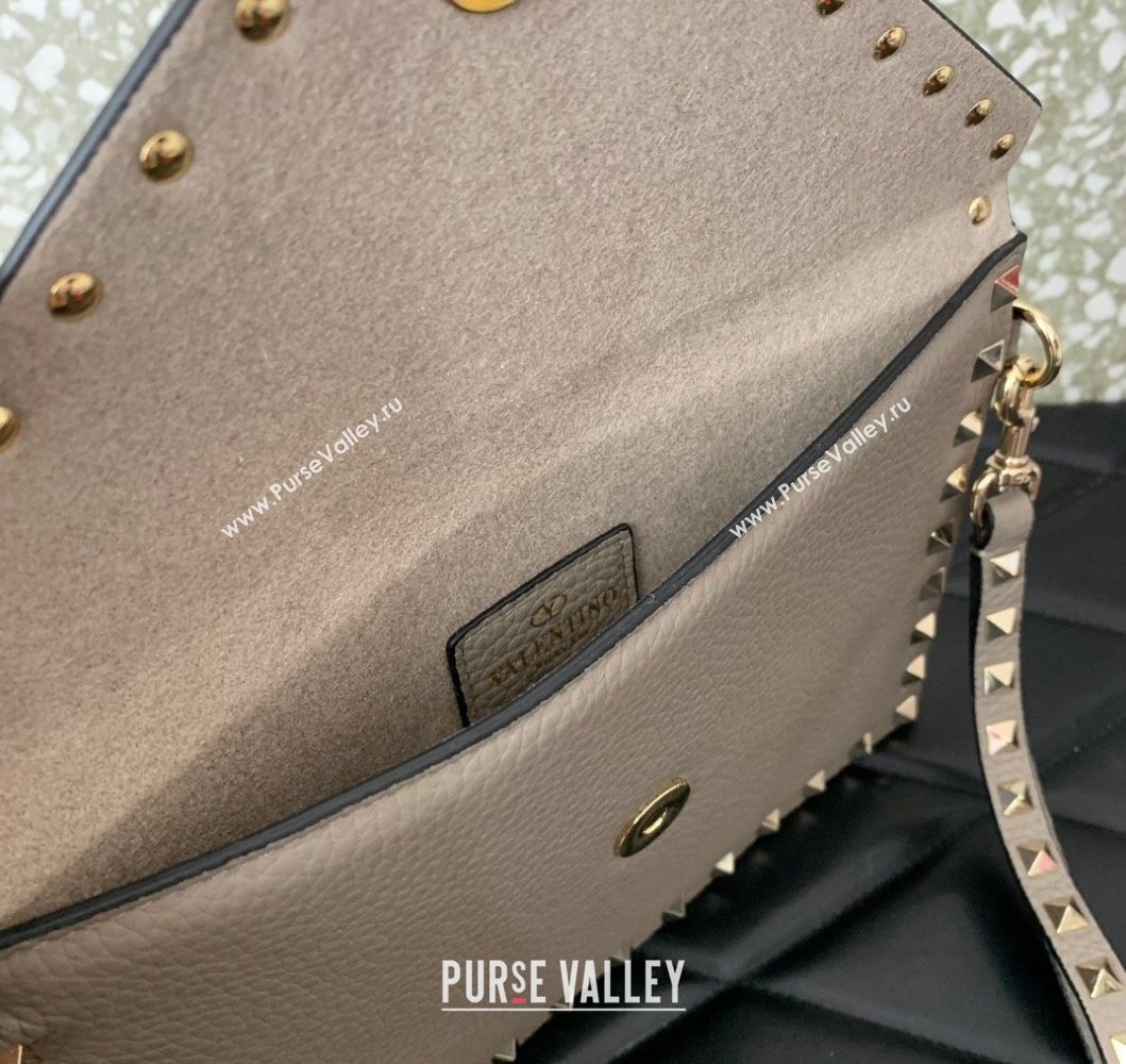 Valentino Rockstud Grainy Calfskin pouch Grey 2023 053 (LN-230908084)