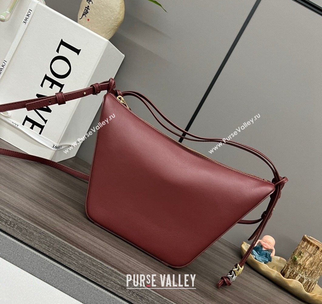 Loewe Mini Hammock Hobo bag in Classic Calfskin Burgundy 2023 262315 (Ys-230908093)