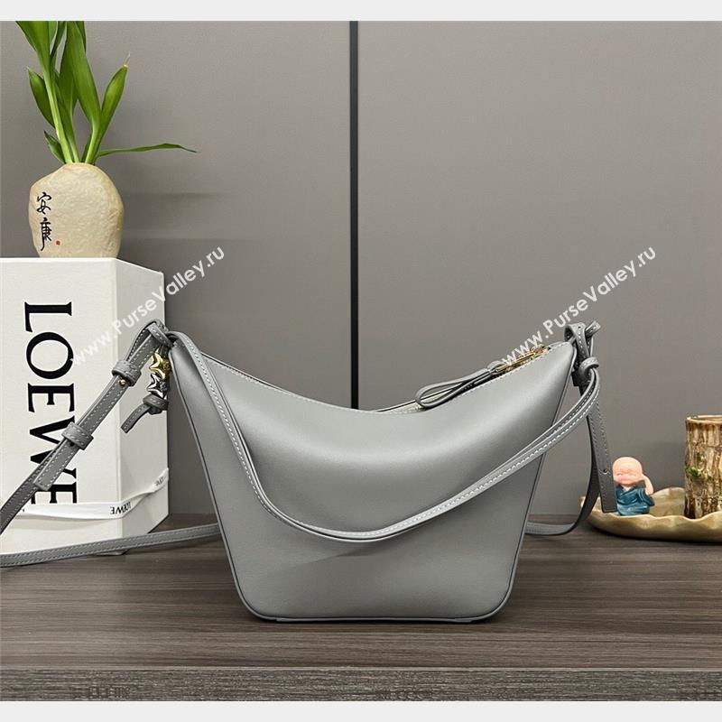 Loewe Mini Hammock Hobo bag in Classic Calfskin Light Grey 2023 262315 (Ys-230908094)