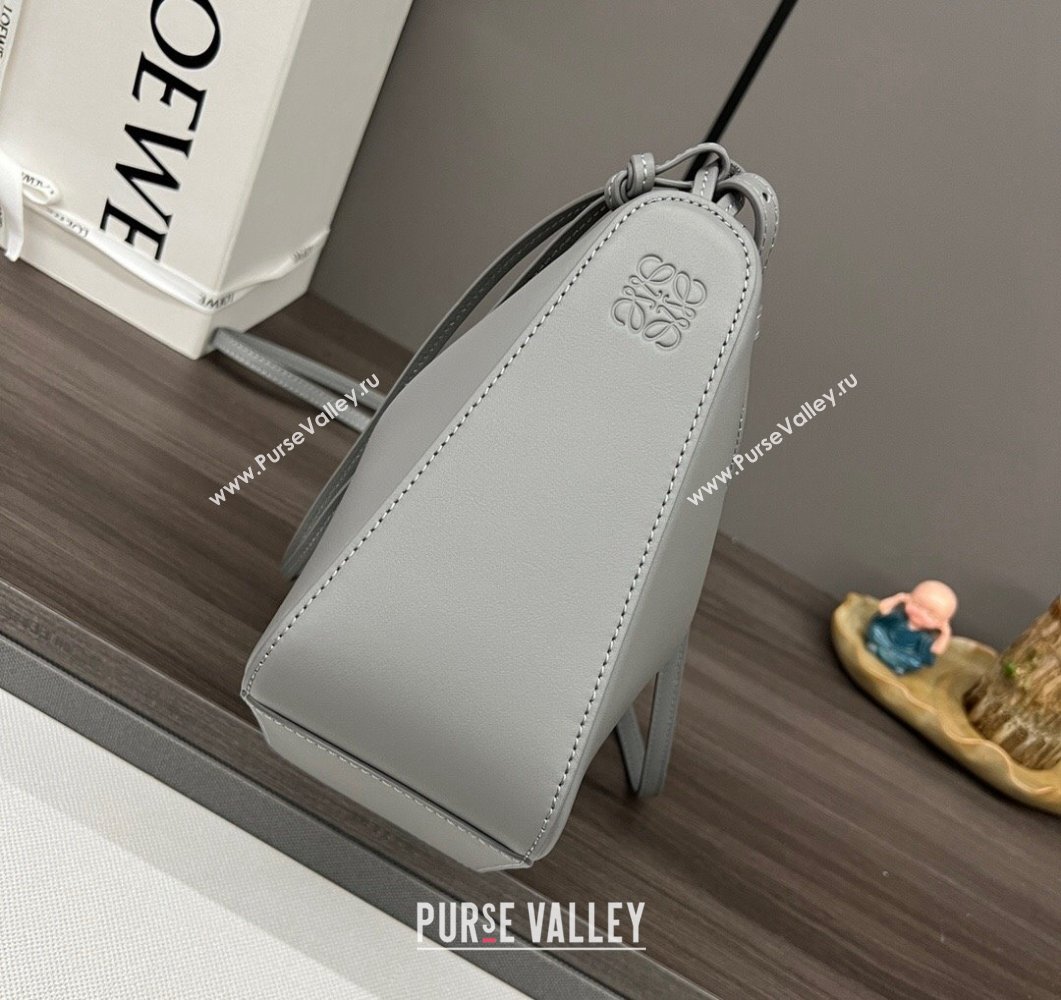 Loewe Mini Hammock Hobo bag in Classic Calfskin Light Grey 2023 262315 (Ys-230908094)