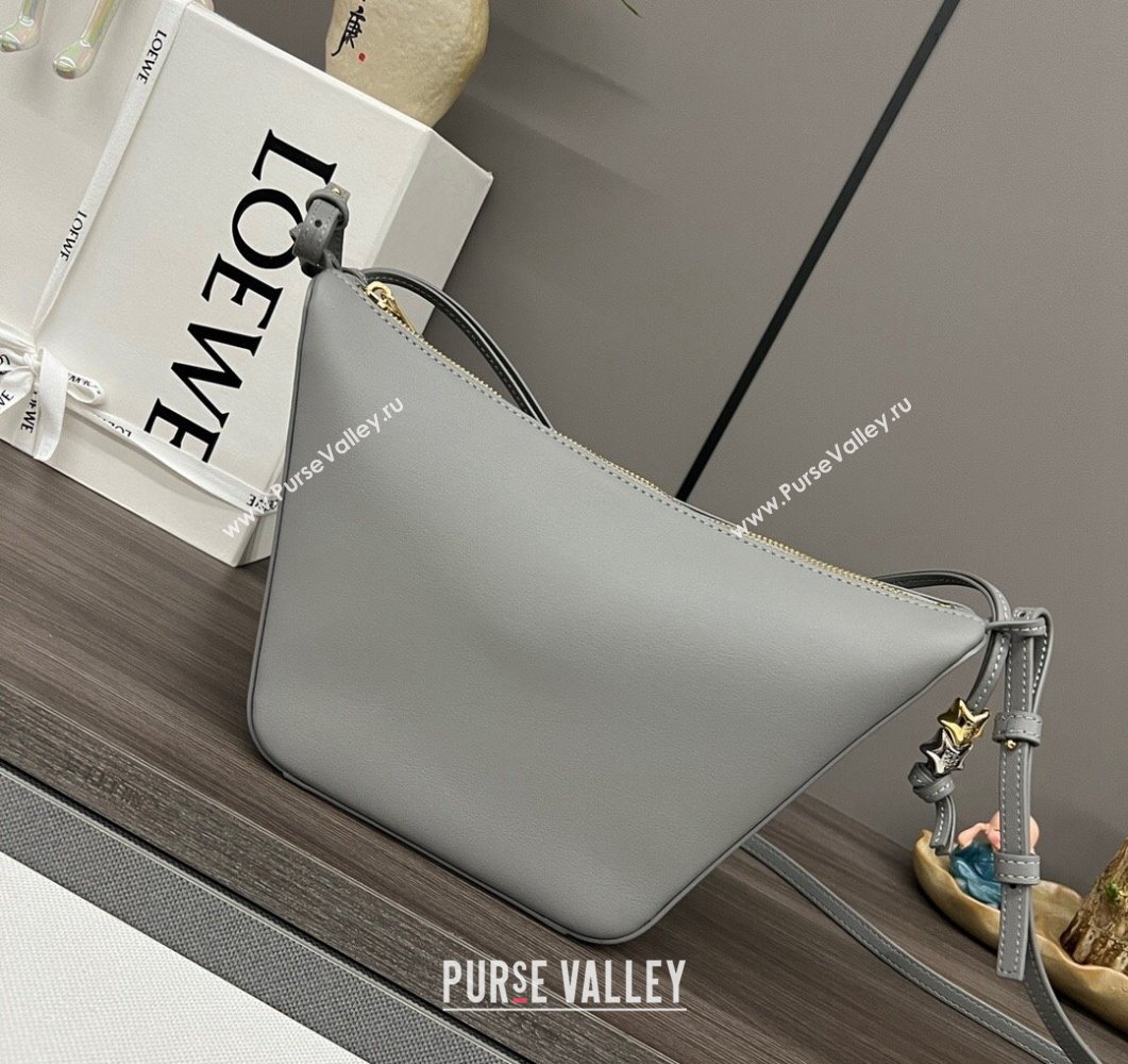 Loewe Mini Hammock Hobo bag in Classic Calfskin Light Grey 2023 262315 (Ys-230908094)