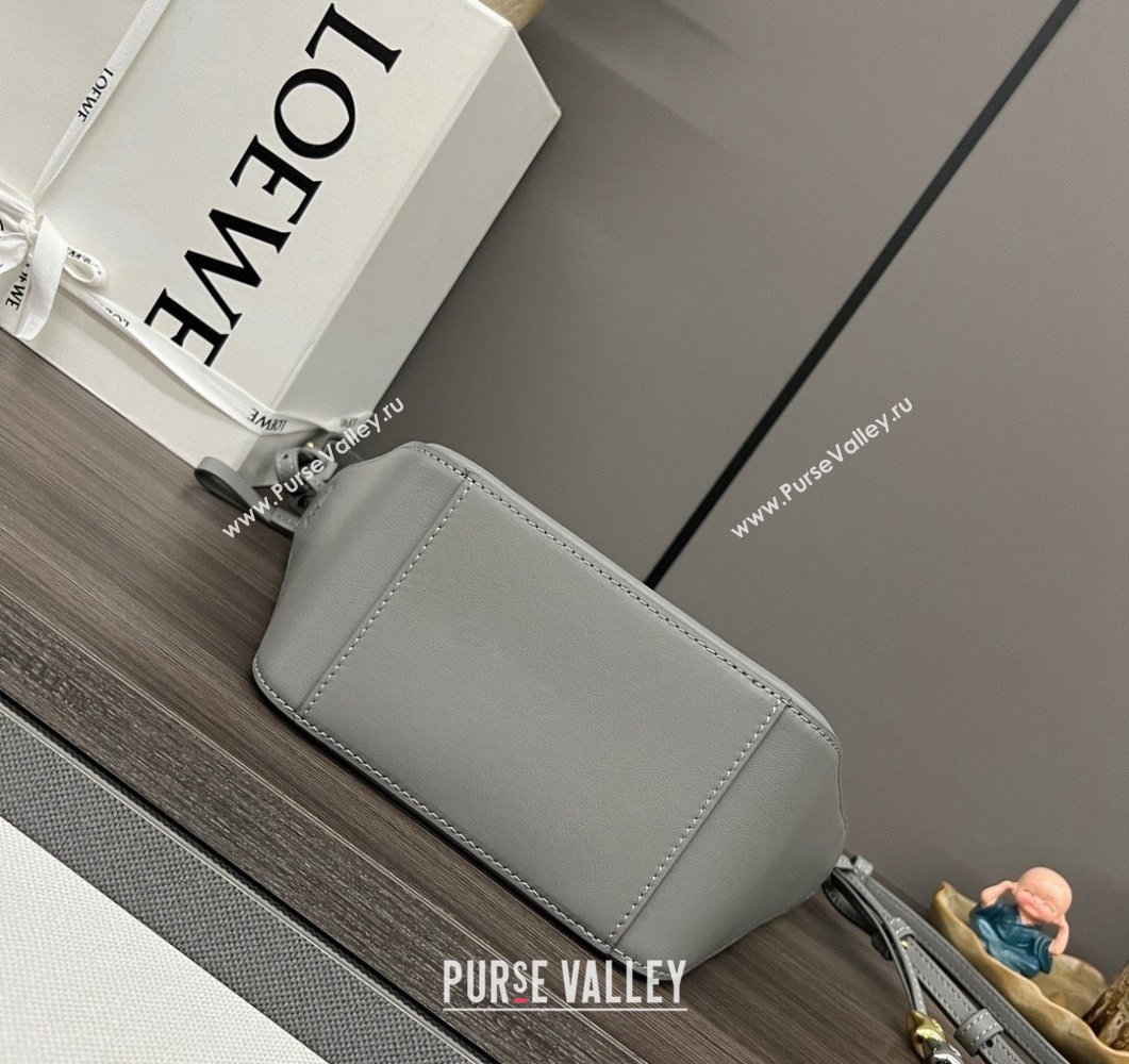 Loewe Mini Hammock Hobo bag in Classic Calfskin Light Grey 2023 262315 (Ys-230908094)